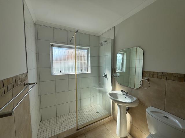 To Let 5 Bedroom Property for Rent in West Beach Western Cape